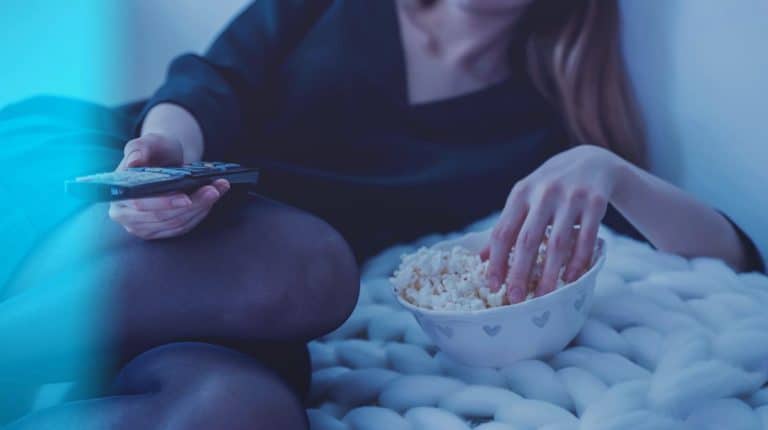 woman with popcorn | What Is Netflix? | Netflix Frequently Asked Questions | netflix subscription | netflix website | netflix account | Featured