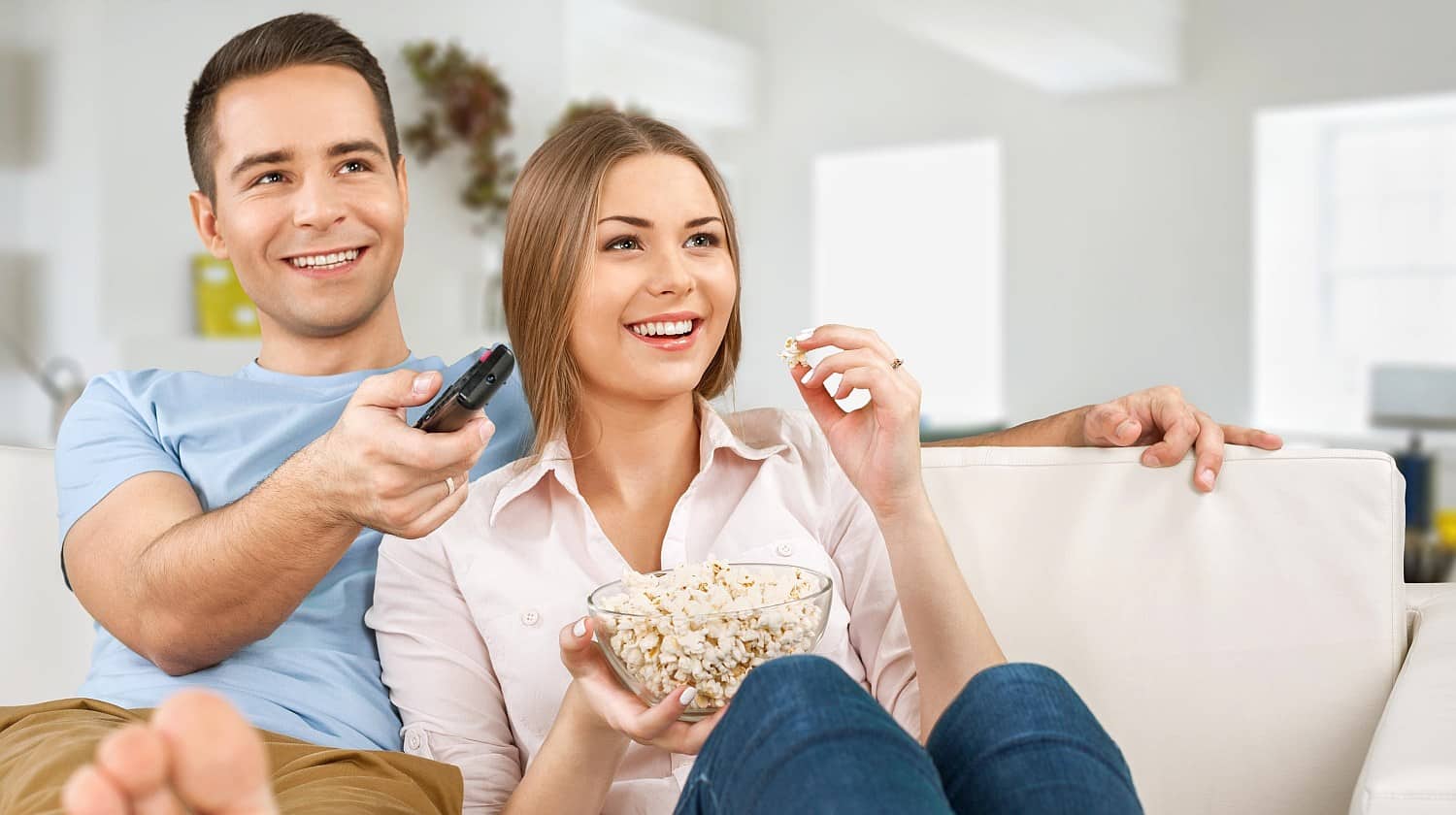 Feature | Couple watching a movie | Chromecast 2 vs Chromecast Ultra: What's The Difference?